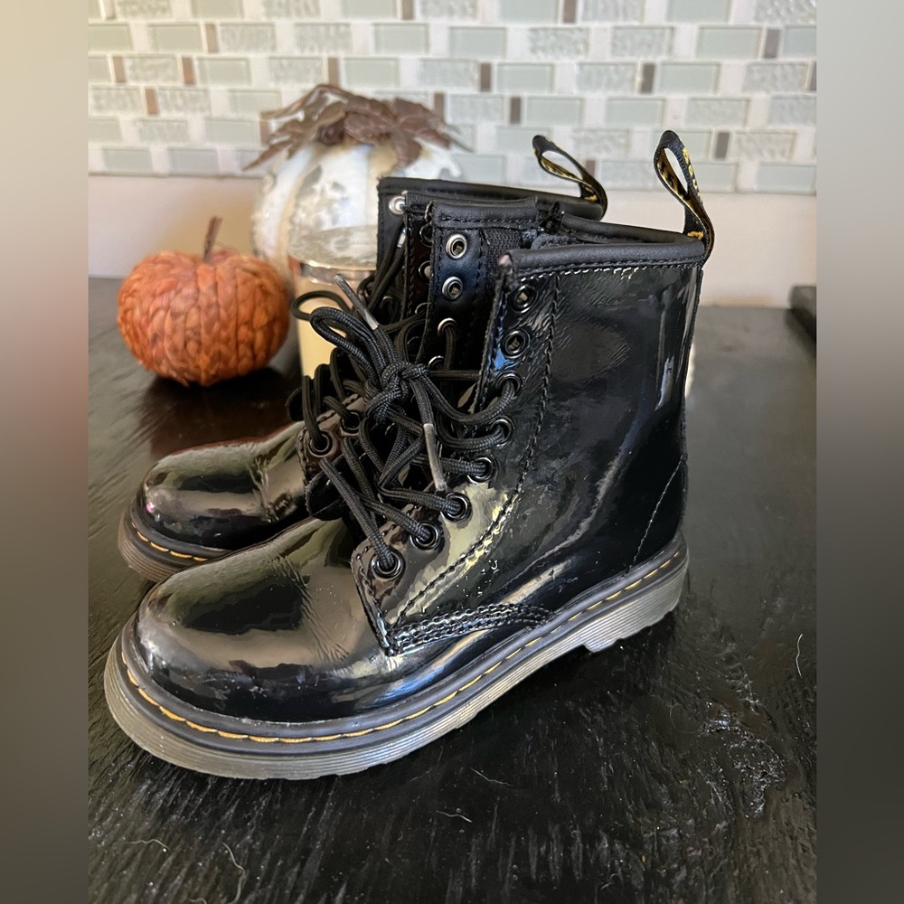Doc Martens Air wait